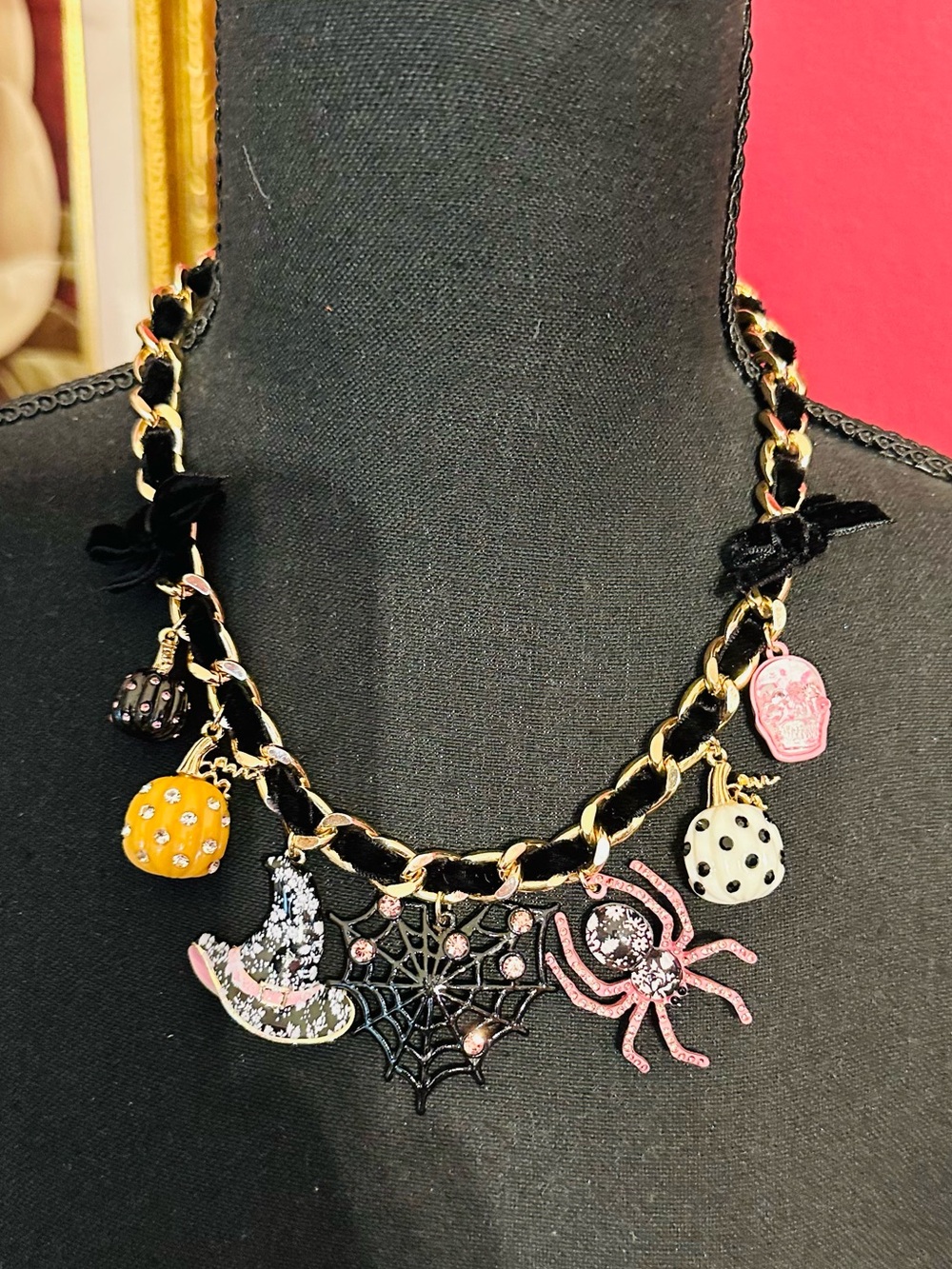 Betsey Johnson NWT Pretty Spooky Drama Frontal Necklace
